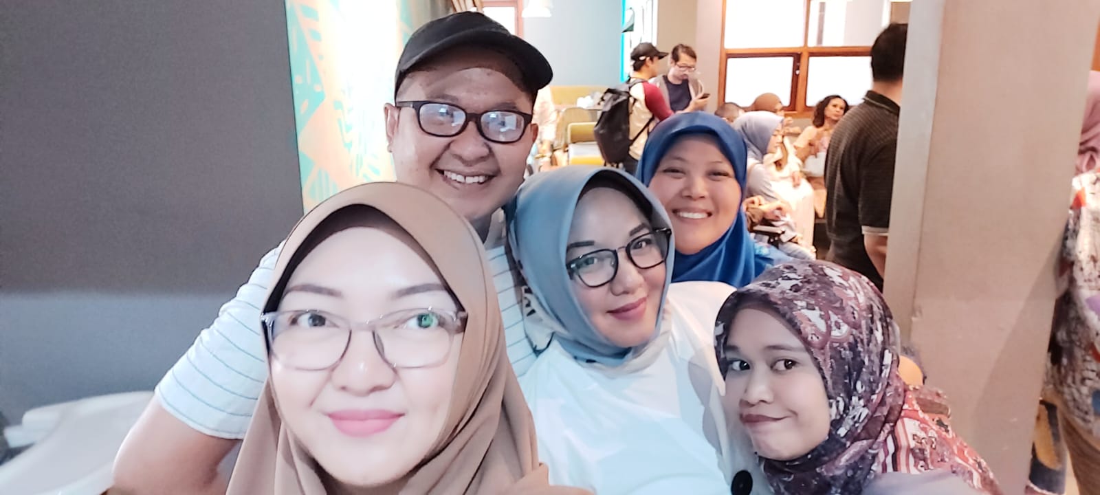 Belum ada keterangan foto