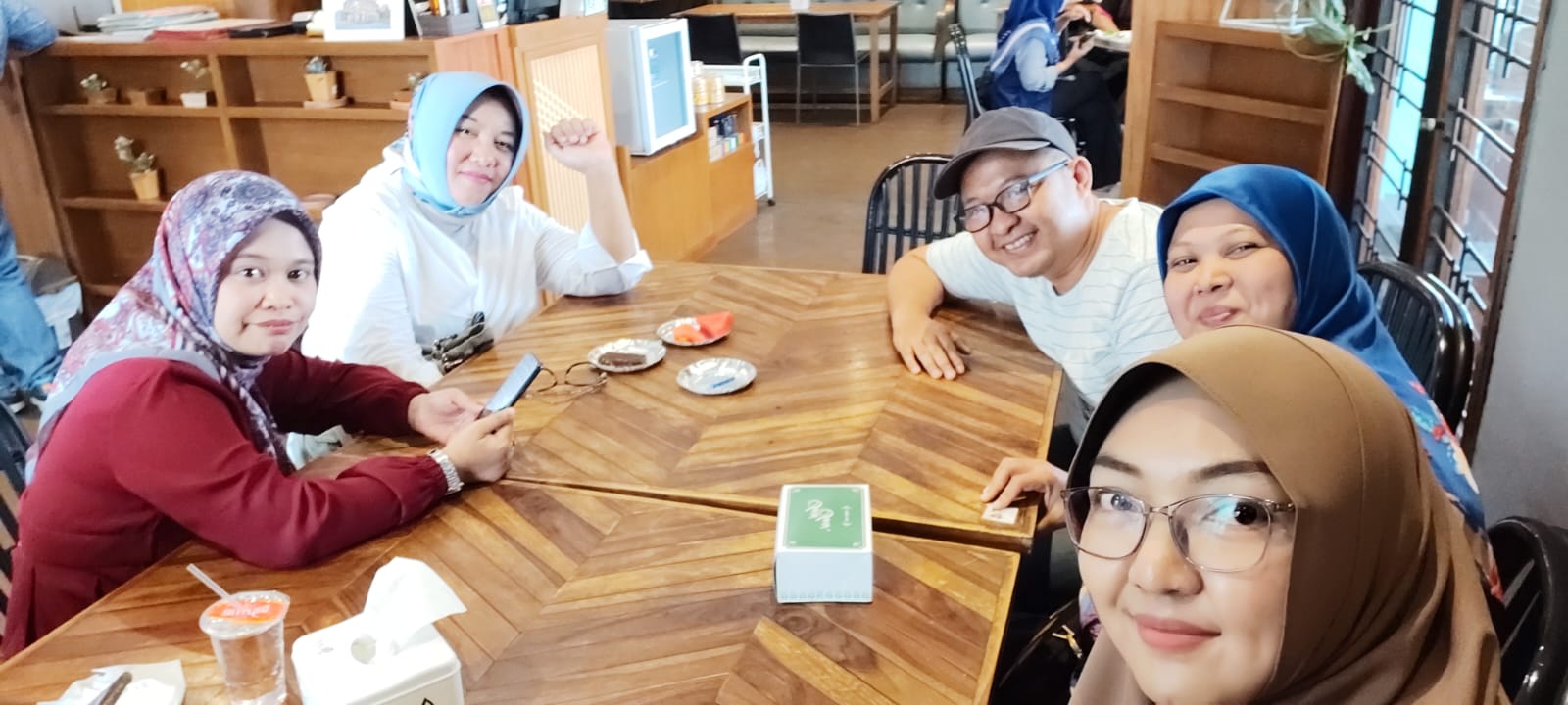 Belum ada keterangan foto